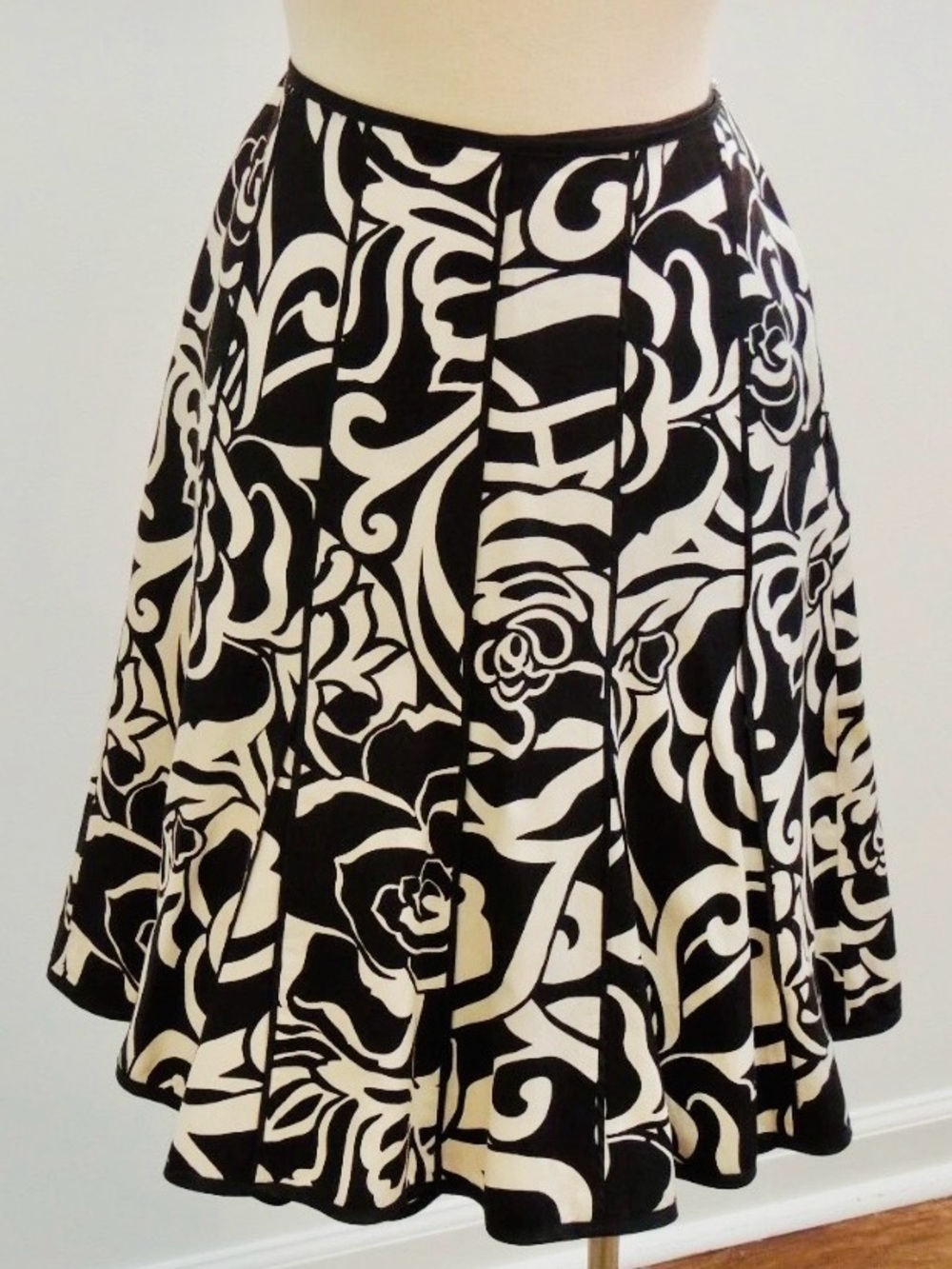 AnnTaylor Black ivory Floral A-Line High Waisted Skirt Sz 12 Lined Midi Career